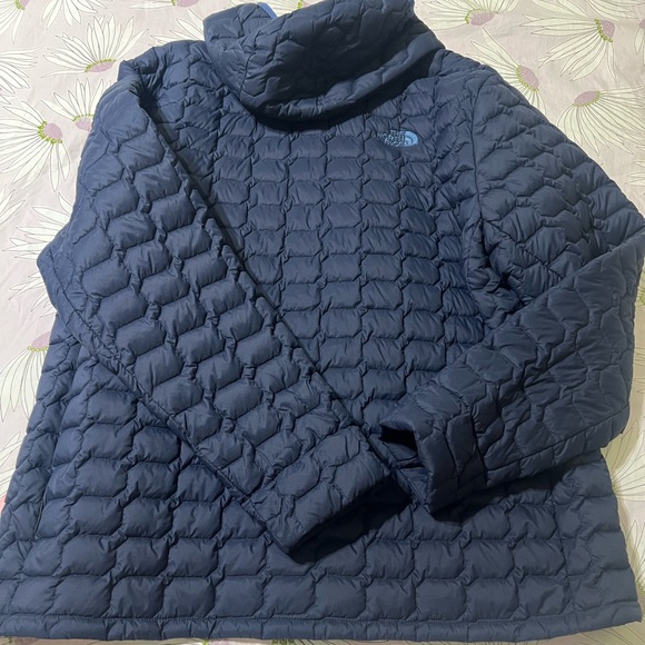 🔥🔥The North Face ThermoBall NAVY color Zip Hoodie - Picture 3 of 6